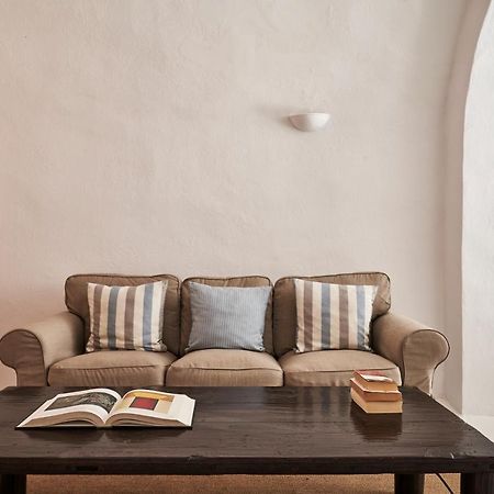 2 Bedroom Charming Villa With Outdoors Jacuzzi Μεγαλοχώρι Εξωτερικό φωτογραφία